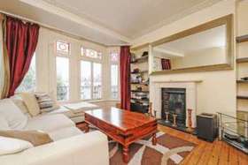 2 bedroom Flat for s...